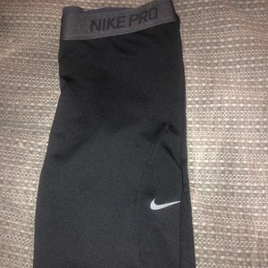 Black Nike leggings
